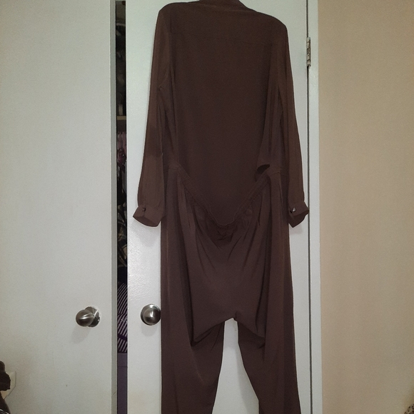 Jumpsuit with opening @ Back - Picture 2 of 2